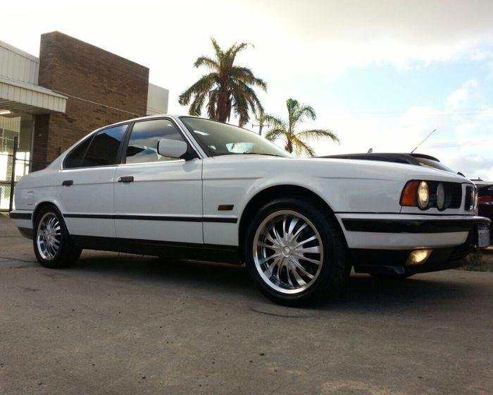 vehicle polishing classic sedan side
